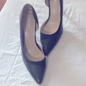 Office stunner! Nice West leather and suede low dip side for dramatic sexy.